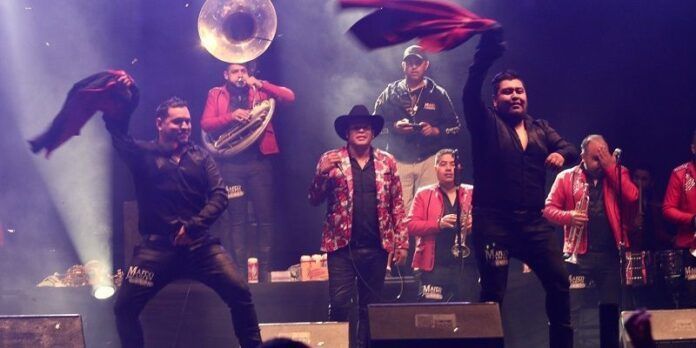 Marco Flores y sus músicos encendieron el ambiente