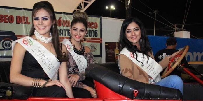 La reina y sus princesas La reina y sus princesas