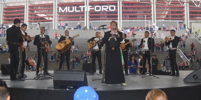 Folclor mexicano en Plaza de la Música Folclor mexicano en Plaza de la Música