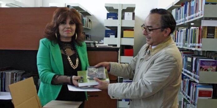 Recibe directora nueva adquisición Recibe directora nueva adquisición