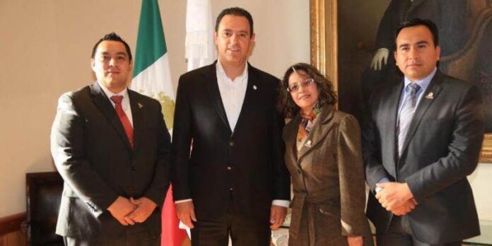 Rinden protesta funcionarios Rinden protesta funcionarios