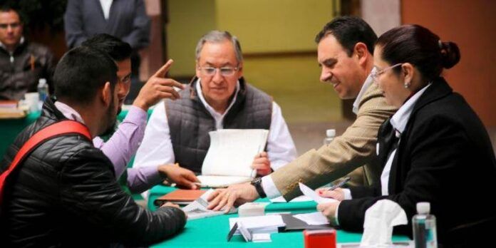 Funcionarios acuden en apoyo Funcionarios acuden en apoyo