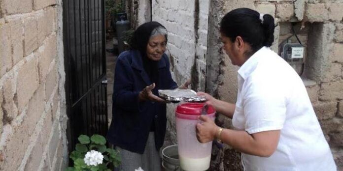 Reparten alimentos a domicilio Reparten alimentos a domicilio