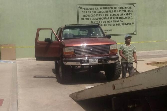 camioneta-baleada-1.jpg