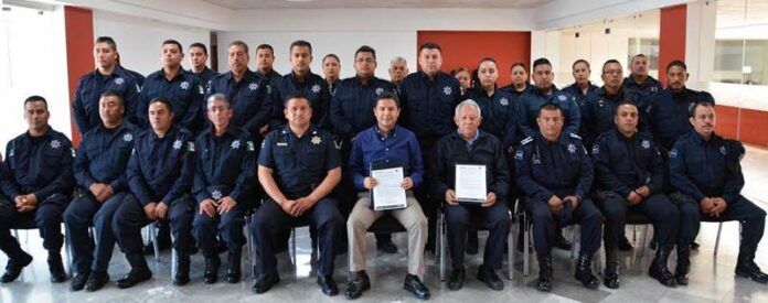 Alcalde firma convenio