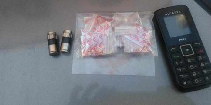 Detectan cocaína y piedra Detectan cocaína y piedra