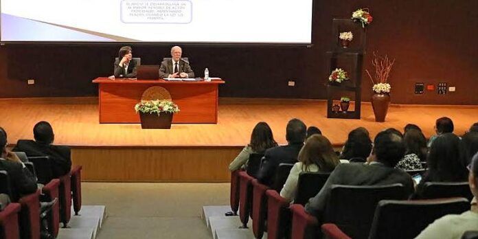 Imparten conferencias magistrales Imparten conferencias magistrales