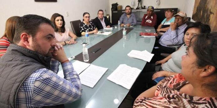 Presentan pliego petitorio Presentan pliego petitorio