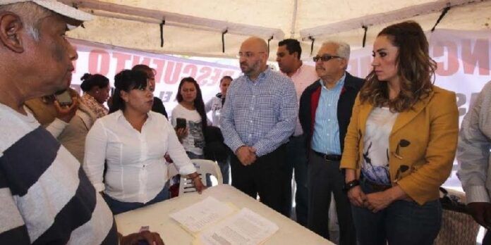 Firman una minuta autoridades y usuarios Firman una minuta autoridades y usuarios