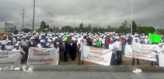 Exigen derechos jubilados y pensionados Exigen derechos jubilados y pensionados