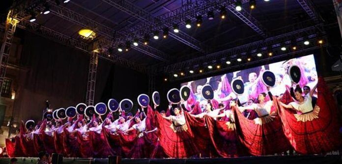 Fiesta mexicana en Plaza de Armas