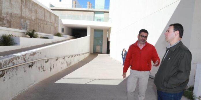 Tello recorre el complejo de oficinas Tello recorre el complejo de oficinas
