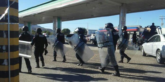 Policías acudieron a poner orden Policías acudieron a poner orden