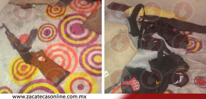 Encuentran arma y cartuchos Encuentran arma y cartuchos