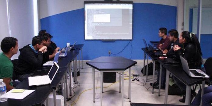 Estudiantes desarrollan productos Estudiantes desarrollan productos