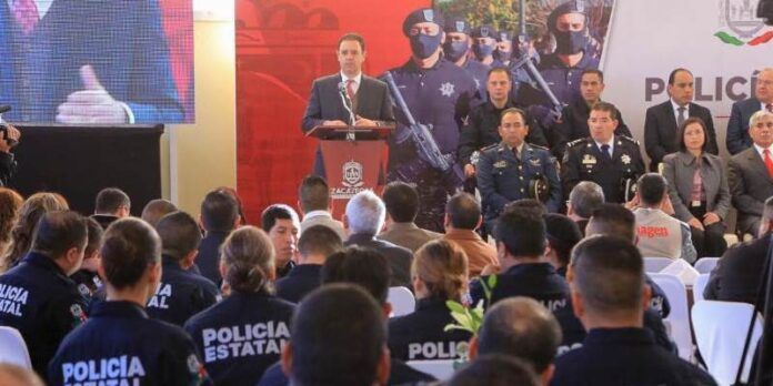 Tello con policías estatales Tello con policías estatales