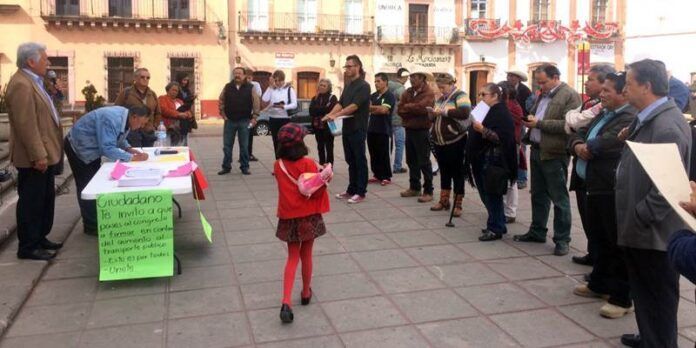 Reúnen apoyo en explanada del Congreso