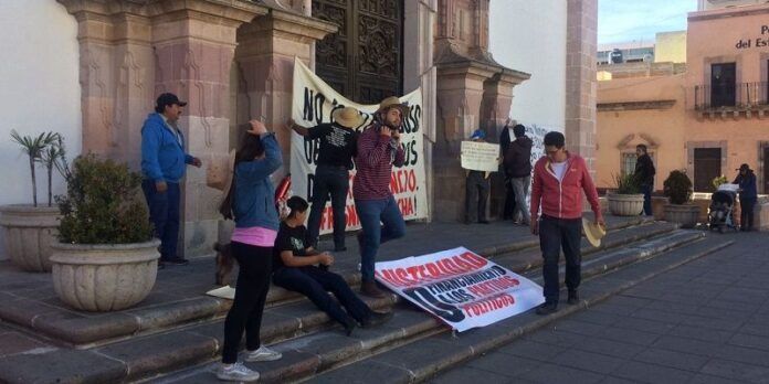 Terminaron su manifestación en la Explanada del Congreso