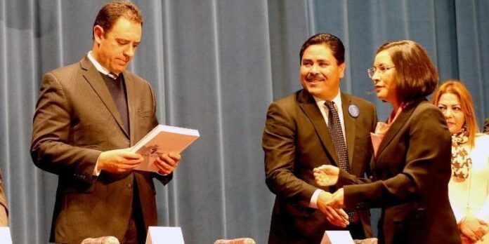 Tello recibió el informe de Luz Domínguez, presidenta de la CDHEZ Tello recibió el informe de Luz Domínguez, presidenta de la CDHEZ