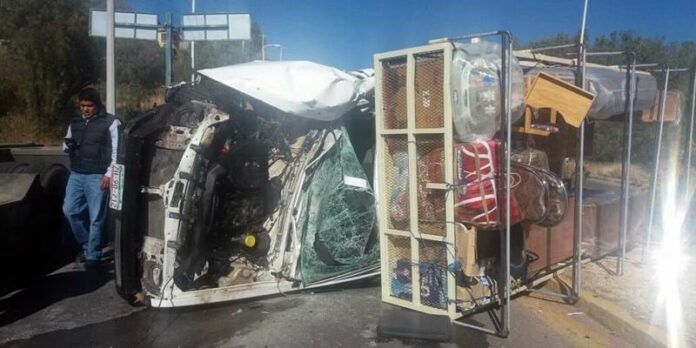 Choca contra plataforma de tráiler Choca contra plataforma de tráiler