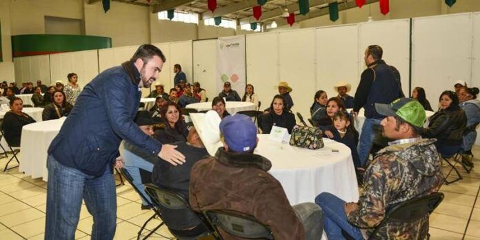 José Haro con representantes de colonias y comunidades José Haro con representantes de colonias y comunidades