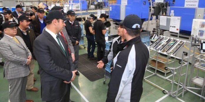 Funcionarios visitaron la planta de Murakami Funcionarios visitaron la planta de Murakami