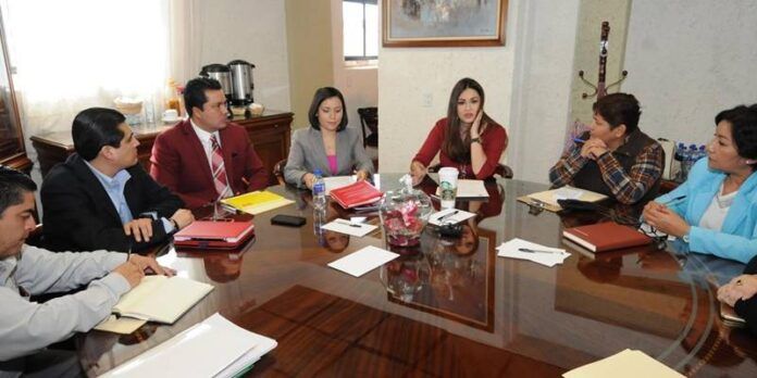 Luz Domínguez comparece ante Legislatura Luz Domínguez comparece ante Legislatura
