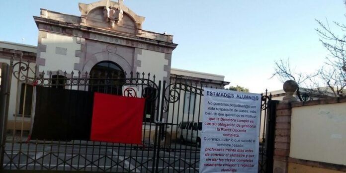 Dejaron sin clase a 800 estudiantes Dejaron sin clase a 800 estudiantes