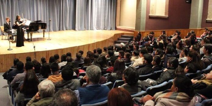 Lució lleno el auditorio del Museo Manuel Felguérez Lució lleno el auditorio del Museo Manuel Felguérez
