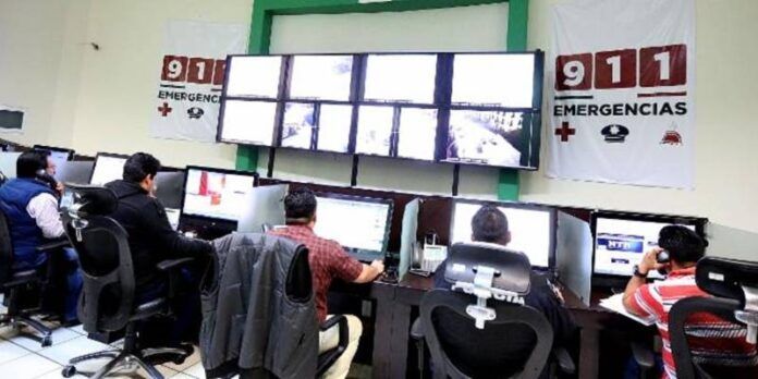 6 operadores atienden por turno 6 operadores atienden por turno