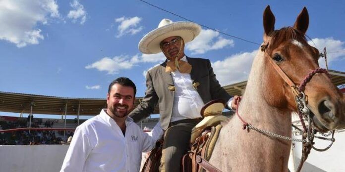 Alcalde agradece a participantes Alcalde agradece a participantes