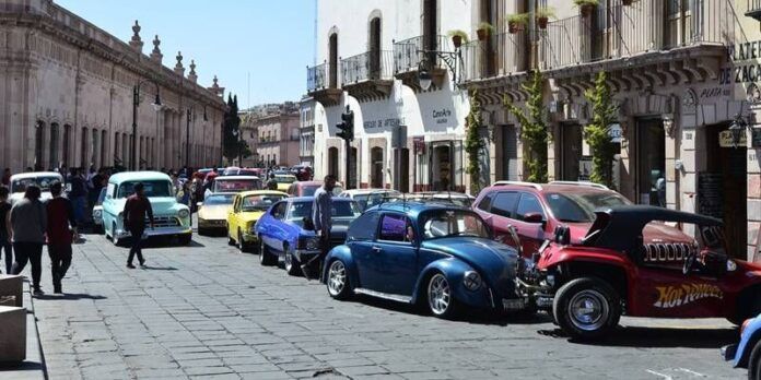 Participan cerca de 150 vehículos Participan cerca de 150 vehículos