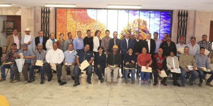 Judit Guerrero con los delegados Judit Guerrero con los delegados