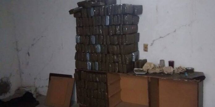 Localizan 251 kilos de droga Localizan 251 kilos de droga
