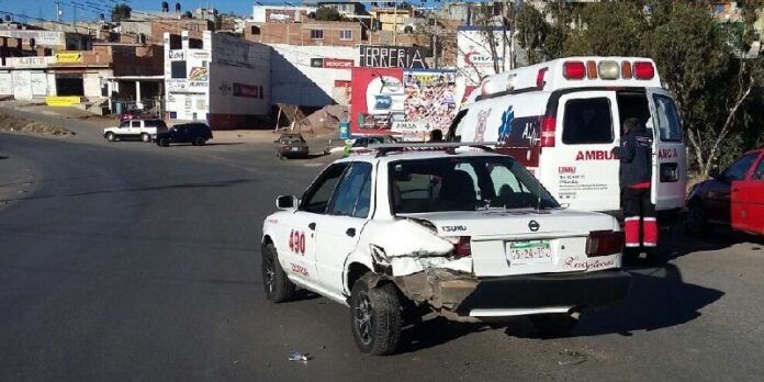 Sin pasajeros iba el auto de alquiler Sin pasajeros iba el auto de alquiler