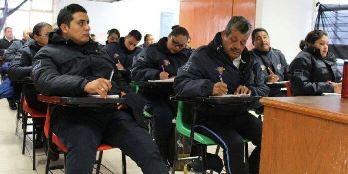 25 oficiales participan en el curso 25 oficiales participan en el curso