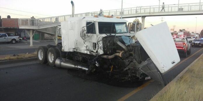 Bloqueó todos los carriles por más de una hora