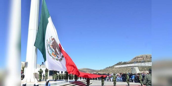 Izamiento por elementos del Ejército Izamiento por elementos del Ejército