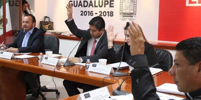 Votan en sesión de Cabildo Votan en sesión de Cabildo