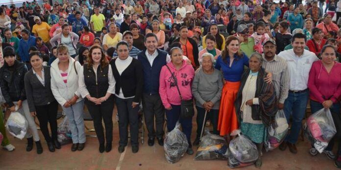 600 familias beneficiadas 600 familias beneficiadas