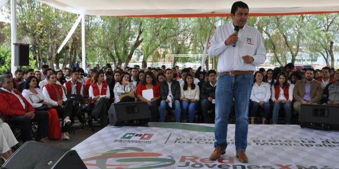 Roberto Luévano y priístas Roberto Luévano y priístas
