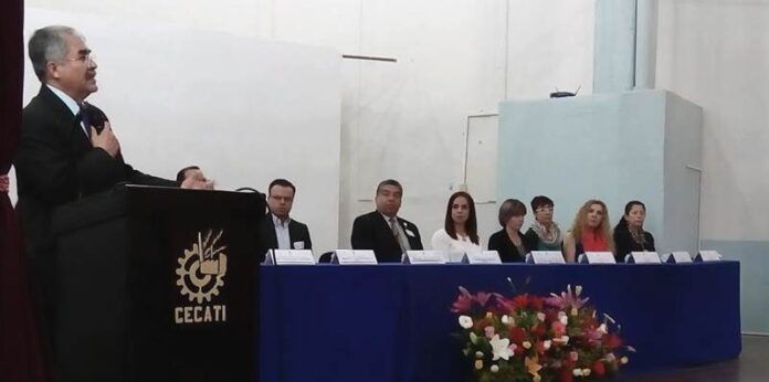 Capacitan a maestros y directivos Capacitan a maestros y directivos