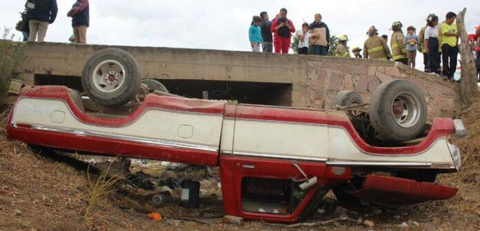 Exceso de pasajeros causa accidente Exceso de pasajeros causa accidente