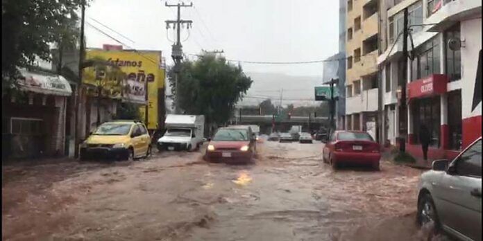 Alcantarillas no se dan abasto Alcantarillas no se dan abasto
