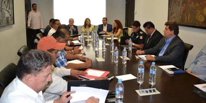 Autoridades contribuyen a establecer diálogo Autoridades contribuyen a establecer diálogo