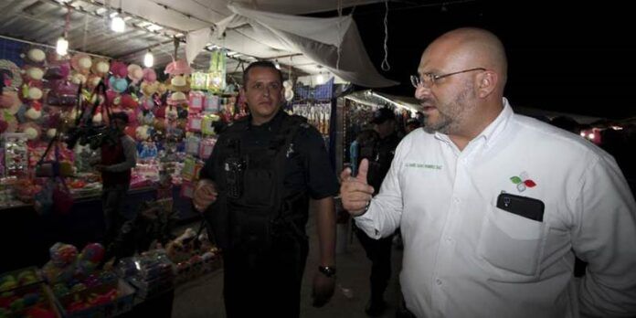 Acuden autoridades y policías Acuden autoridades y policías