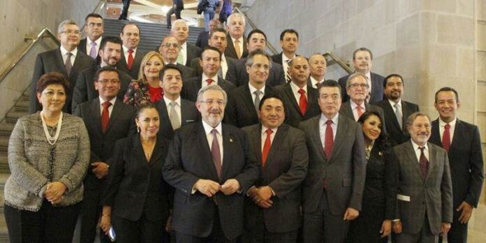 Ministro presidente con magistrados del país Ministro presidente con magistrados del país