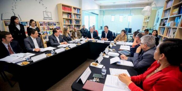 Gobernador encabeza sesión de Junta Directiva