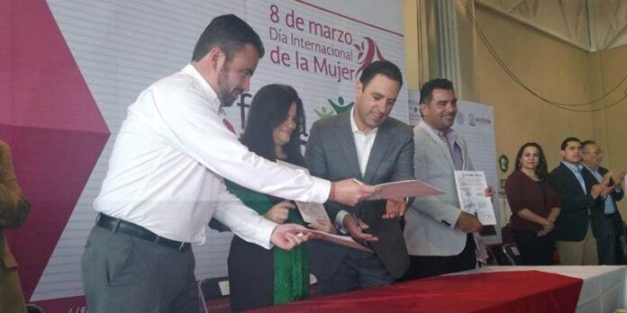 Firma alcalde convenio con SNE Firma alcalde convenio con SNE
