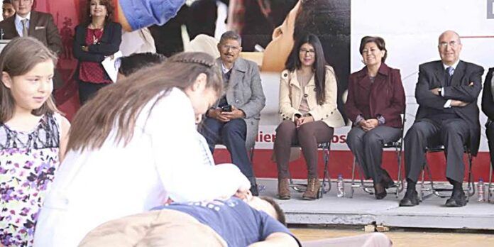 Alumnos presentan obra de teatro Alumnos presentan obra de teatro